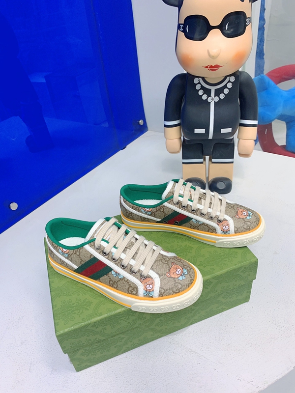 グッチ靴側面デザイン